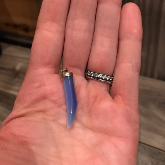 8/$25 💐🌸🌺blue stone pendant - Picture 2 of 2